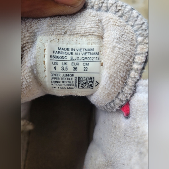 Converse High Top Shoes sz 4 - Picture 5 of 5